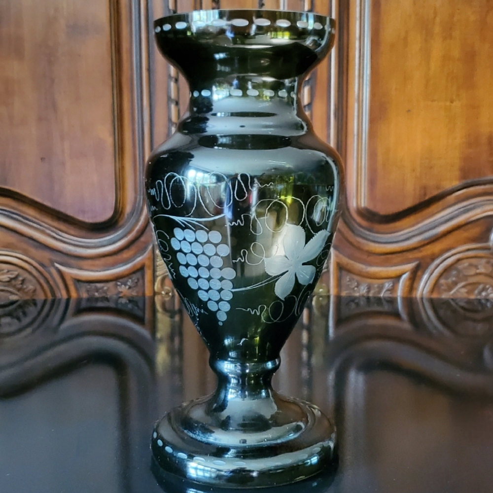 Elegant Black Floral Vase